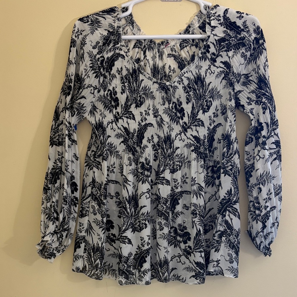 Women's Black & White Floral Long-Sleeve Peasant Top XL